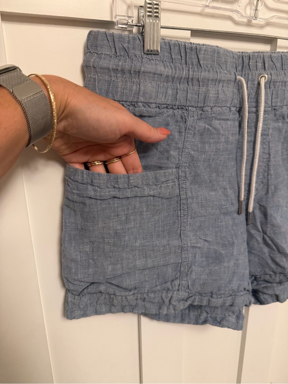 Athleta Cabo Linen Shorts Light Blue Chambray Smocked Waist Drawstring Size 10 - Picture 3 of 6